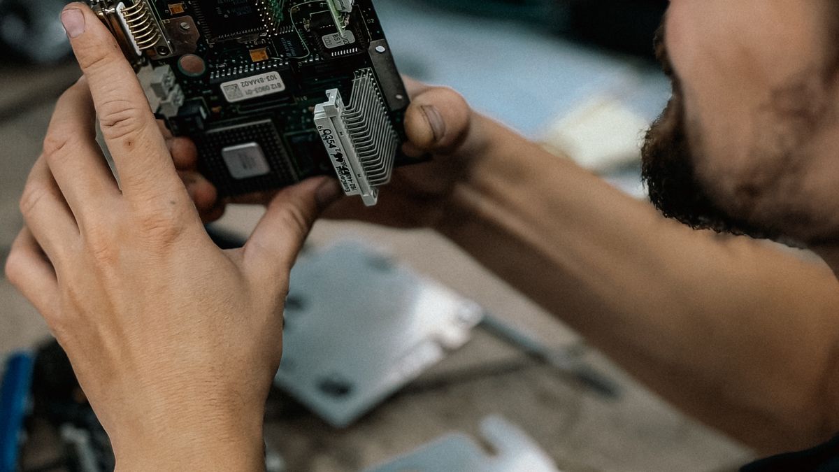 聚鑫汇|【线上娱乐生态重构：社群运营与实体项目的价值共振】